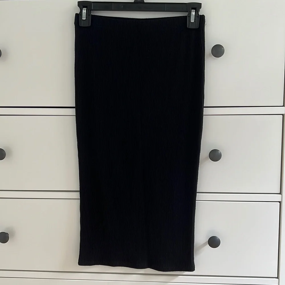 ❤️ Aqua Bloomingdale's Black Ribbed Midi Skirt Stretchy Bodycon Small